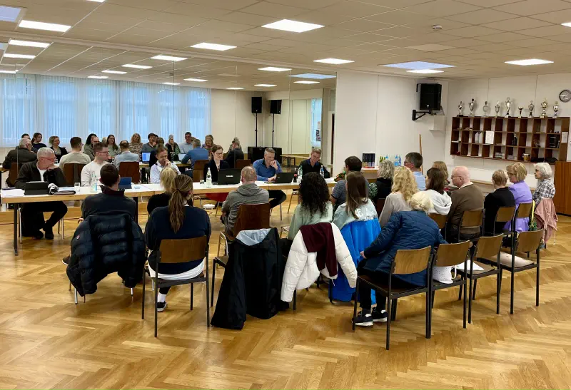 Versammlung im Clubheim