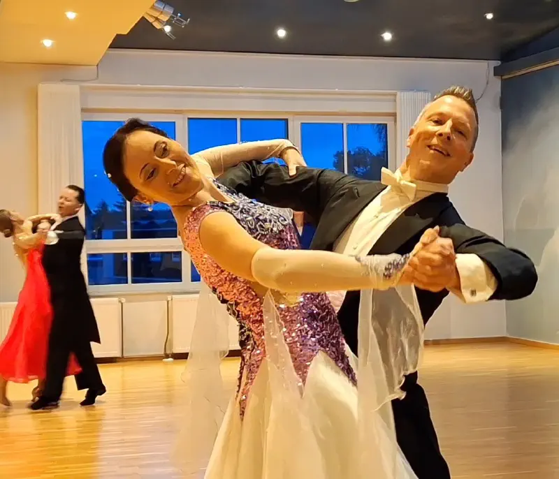 Alexander Kieper und Carolin Hehl beim Tanzen