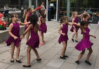 Standard/Latein Kindergruppe beim Sommerfest im Haus Eichholzgärten